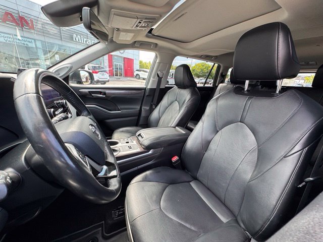 Used 2023 Cypress Toyota Hybrid Limited image 16