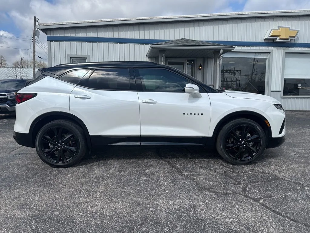 Used 2022 Iridescent Pearl Tricoat Chevrolet RS image 8