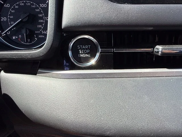 Used 2025  Mitsubishi  image 39