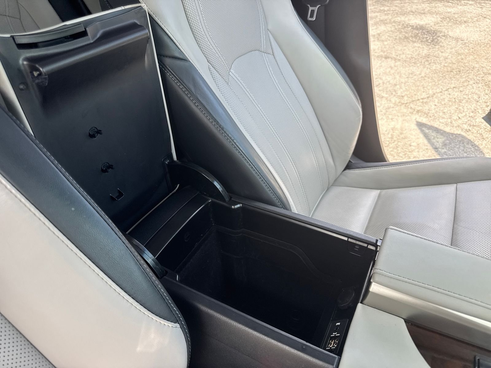 Used 2019 White Lexus 350 image 48