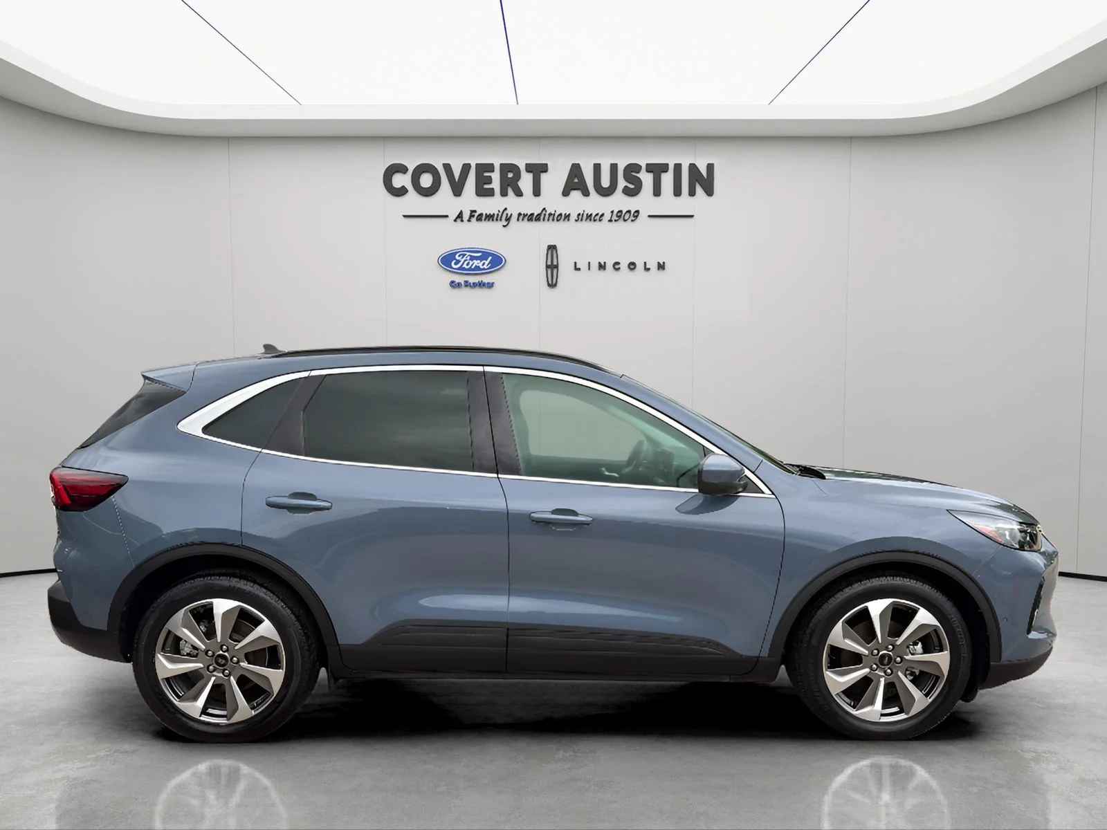 Used 2023 Blue Ford Platinum image 4