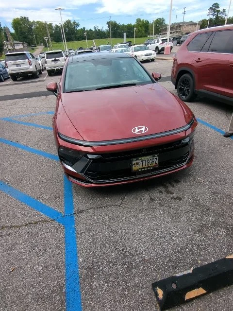 Used 2025 Red Hyundai Limited image 4