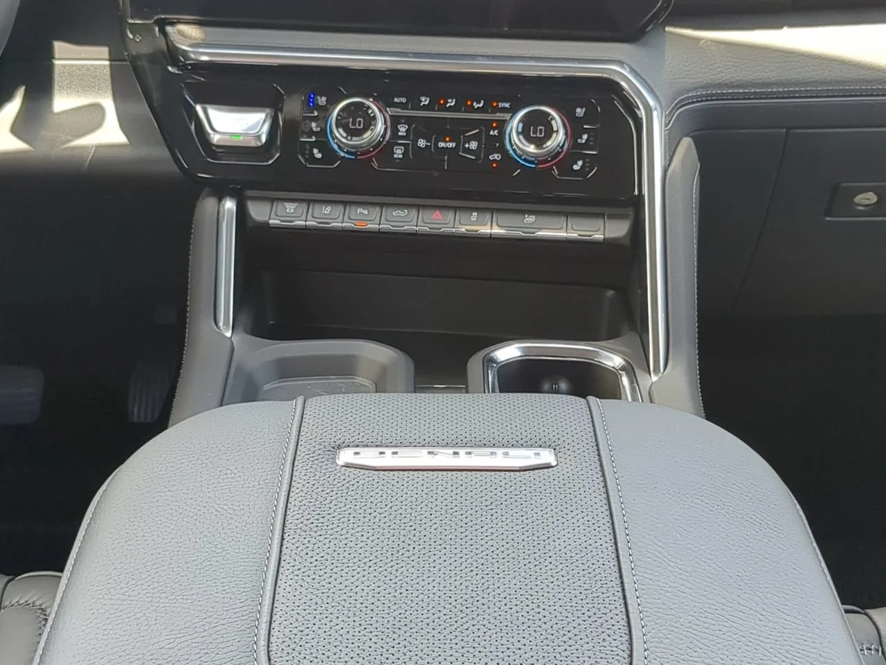 2026 GMC Sierra 3500HD Denali - Photo 18