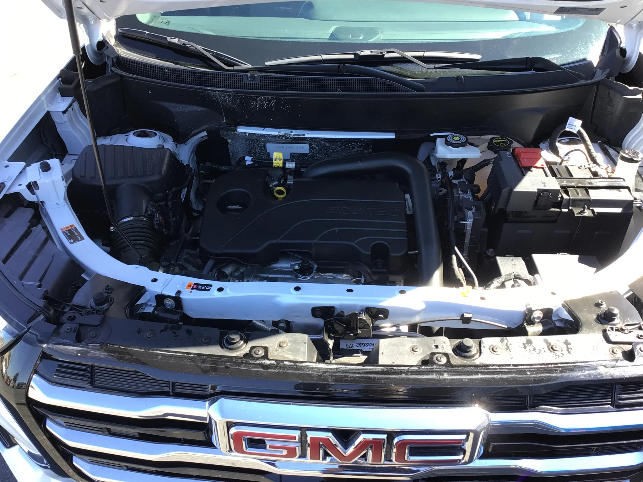 Used 2025 Summit White GMC Elevation image 21