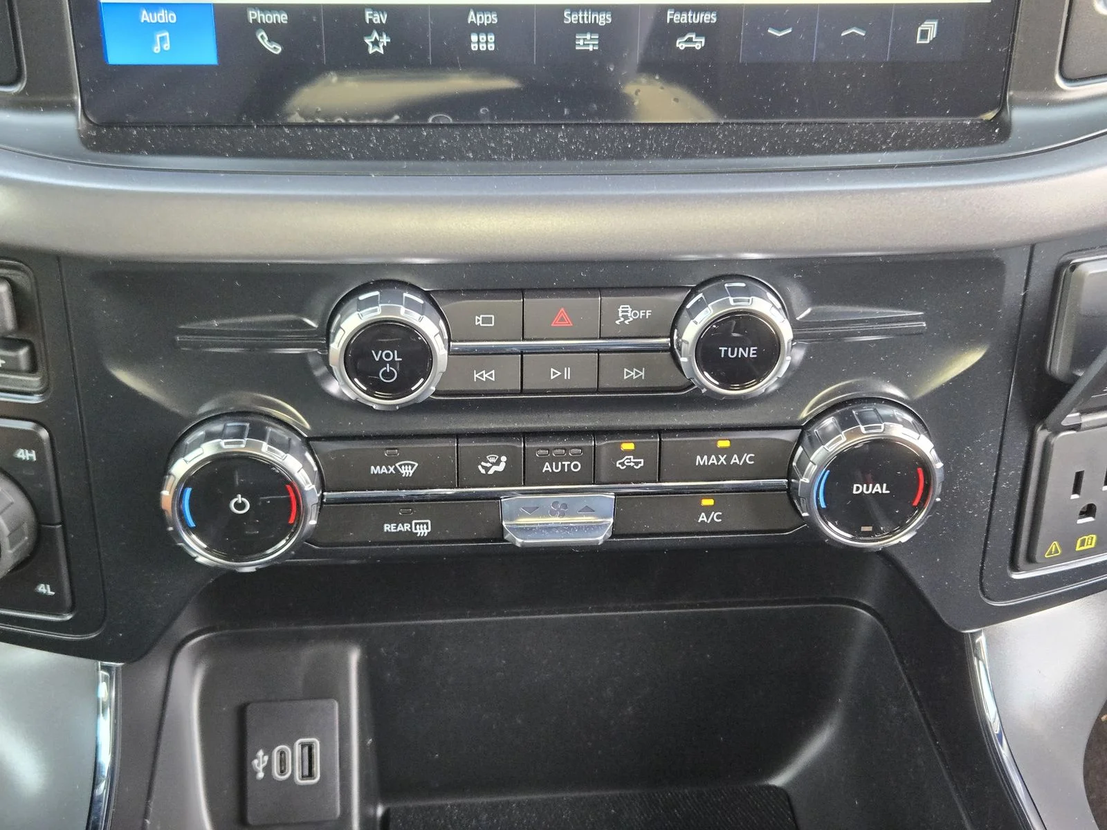 New 2026 Carbonized Gray Metallic Ford XLT image 13