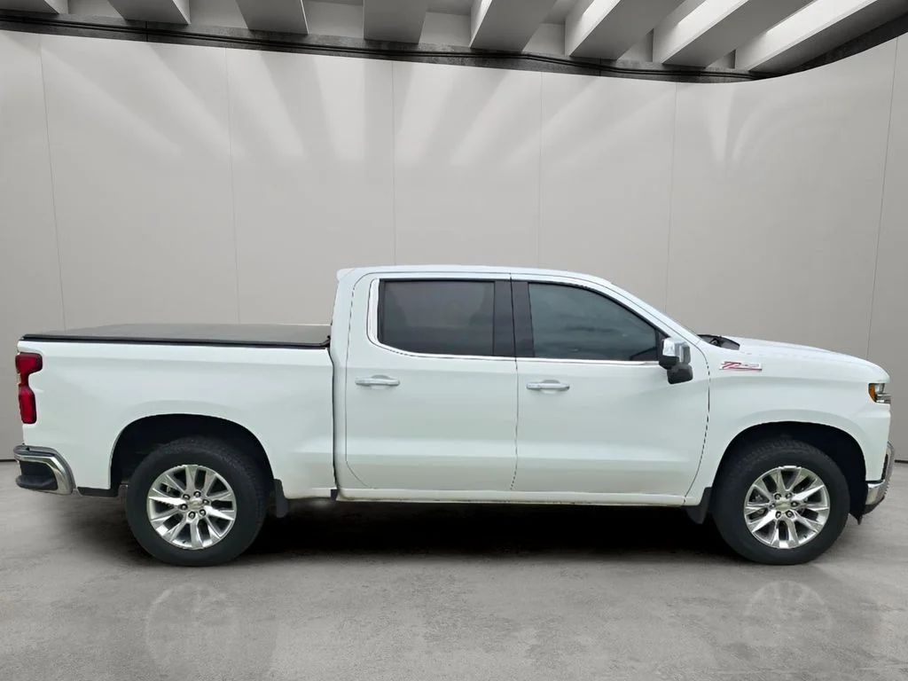 Used 2022 Summit White Chevrolet LTZ image 6