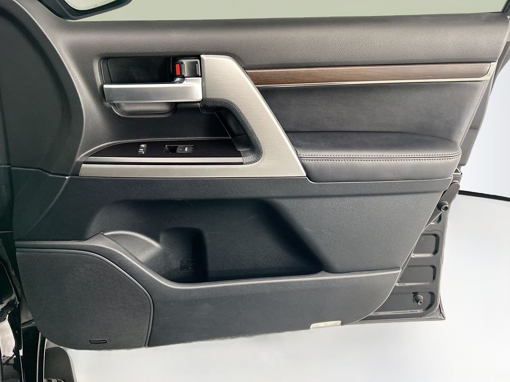 Used 2019 Midnight Black Metallic Toyota Base image 24