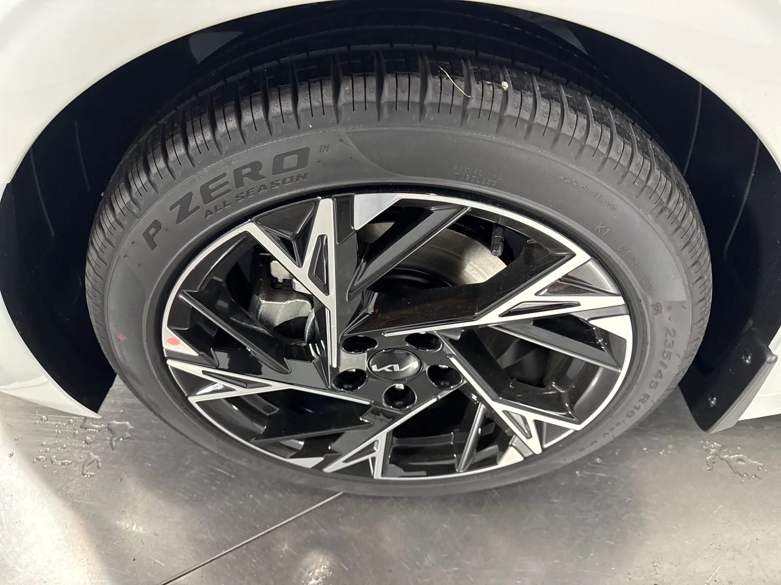New 2026 Snow White Pearl Kia GT-Line image 9