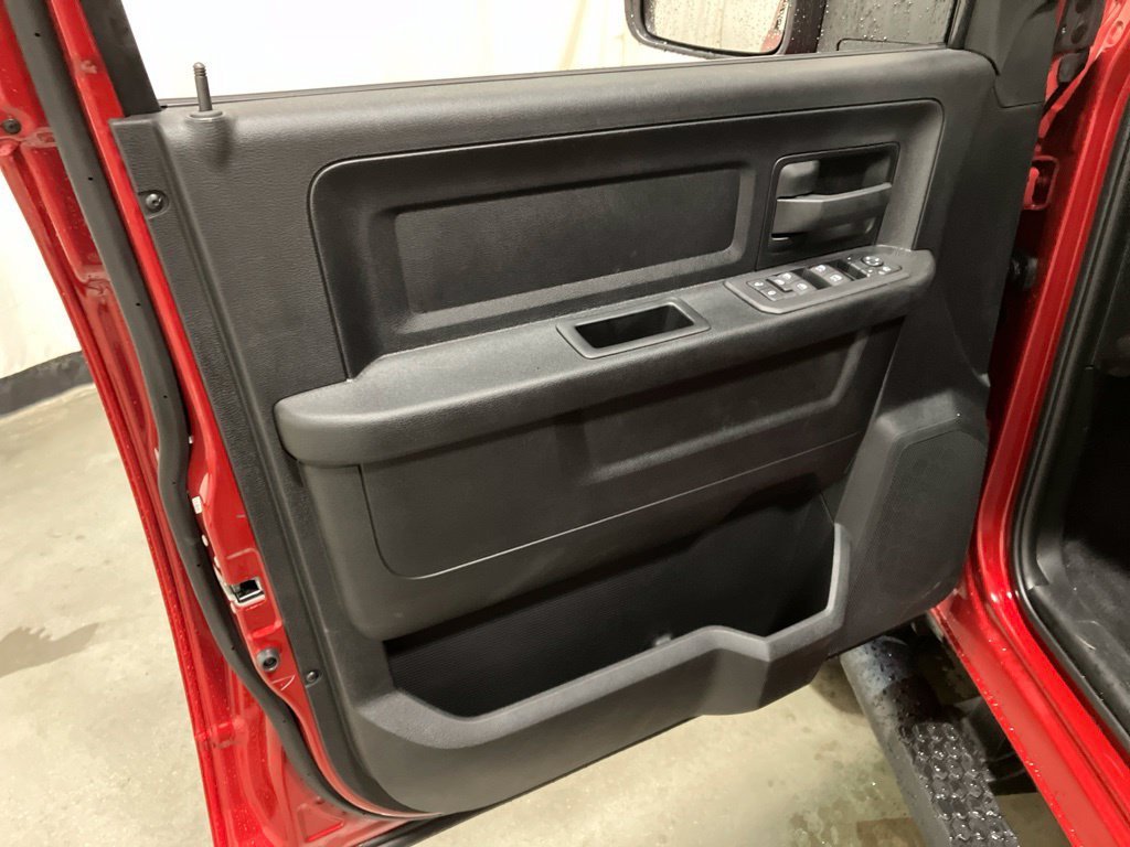 New 2026 Molten Red Pearl-Coat Exterior Paint RAM Tradesman image 10