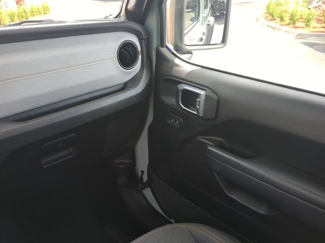 Certified Used 2024  Jeep Sport S image 18
