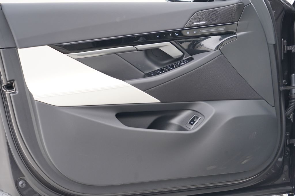 New 2026 Dark Graphite Metallic BMW 530i image 8