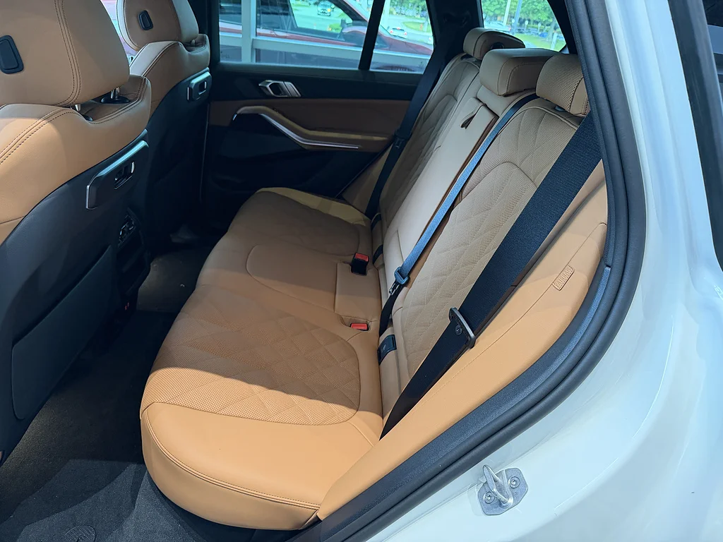 New 2026 Alpine White BMW xDrive40i image 13