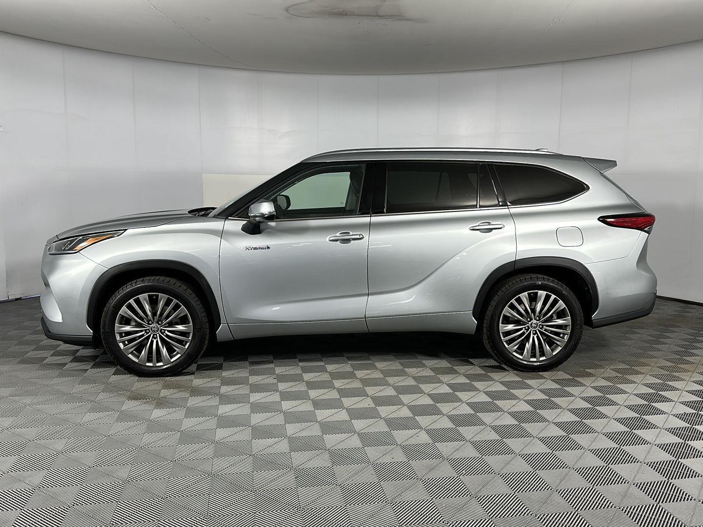 Used 2021 Celestial Silver Metallic Toyota Platinum image 4