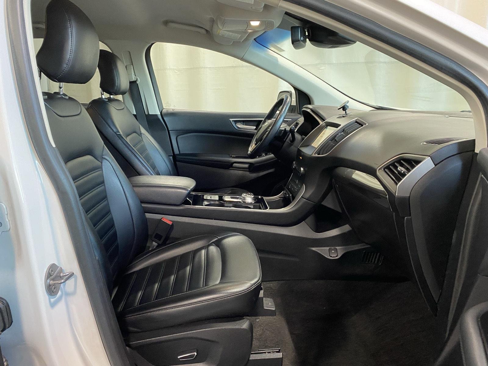 Used 2019 White Platinum Metallic Tri-Coat Ford SEL image 11