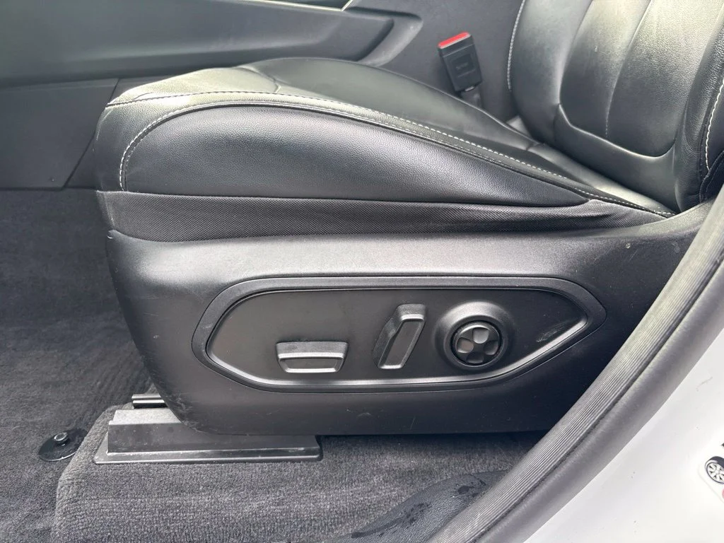 Used 2021 White Jeep Limited image 12