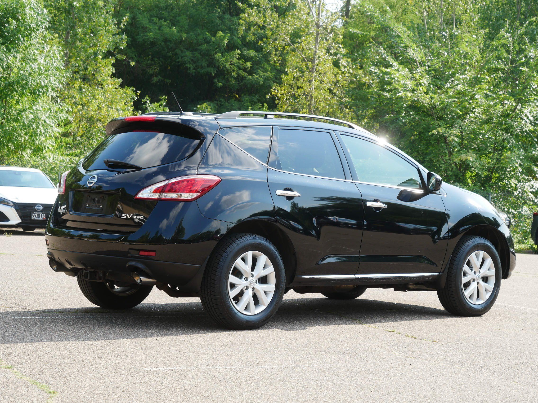 Used 2014 Super Black Nissan SV image 7
