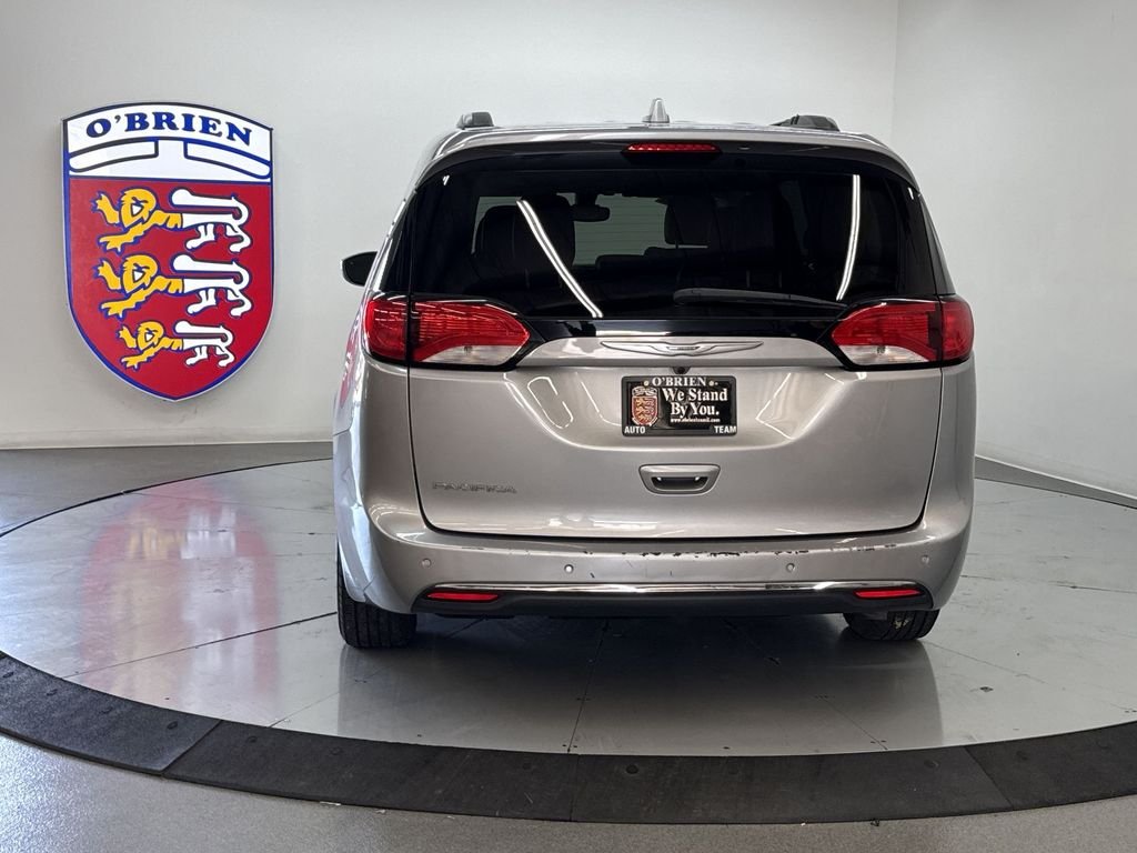 Used 2017 Billet Silver Metallic Chrysler Touring L image 11