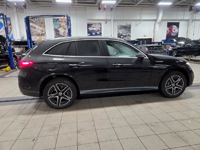 Used 2026 Black Mercedes-Benz GLC 300 image 2