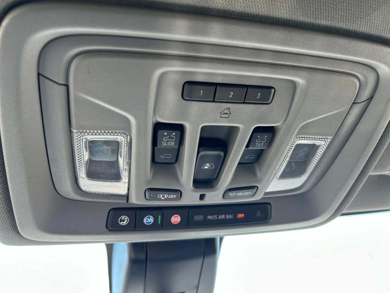 Used 2020 CARBON BLACK METALLIC GMC Denali image 16