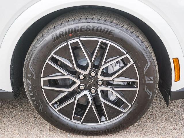 New 2026 Star White Metallic Tri-coat Ford Premium image 34