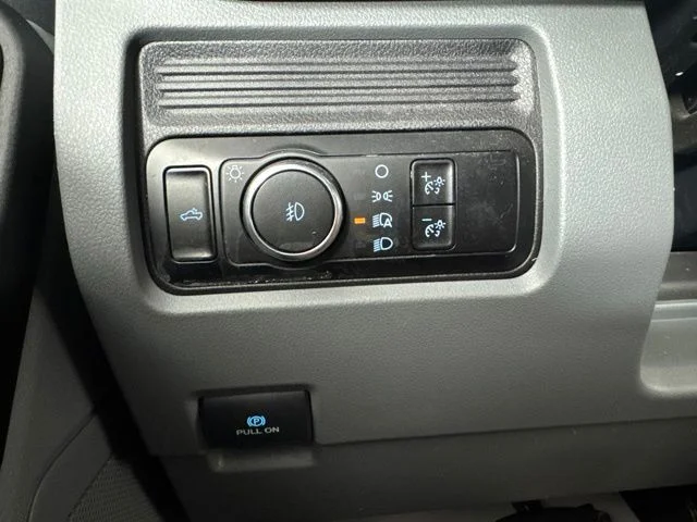 Used 2025 Oxford White Ford XL image 19