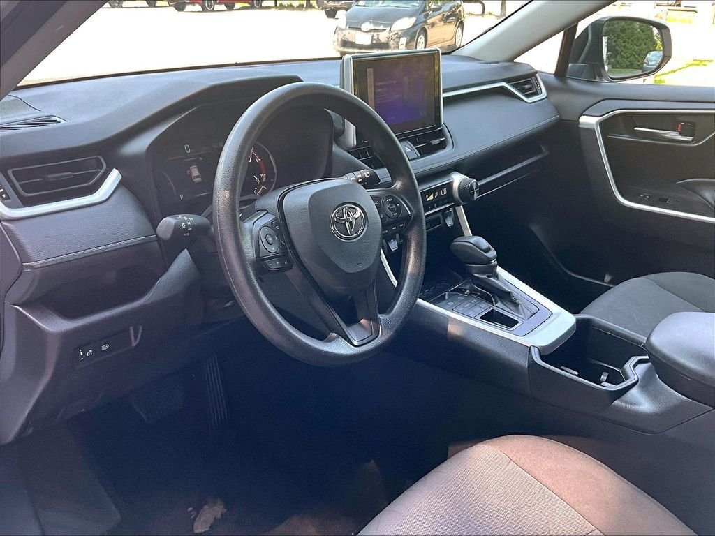 Used 2025 White Toyota XLE image 8