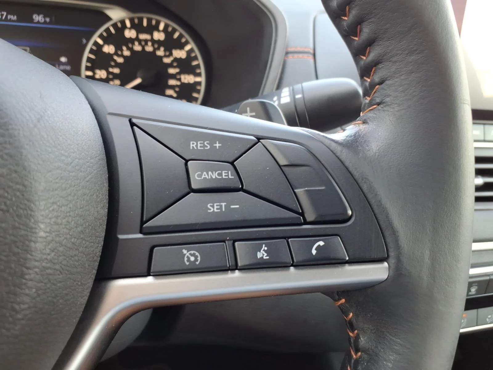 Used 2022 Super Black Nissan 2.5 SR image 21