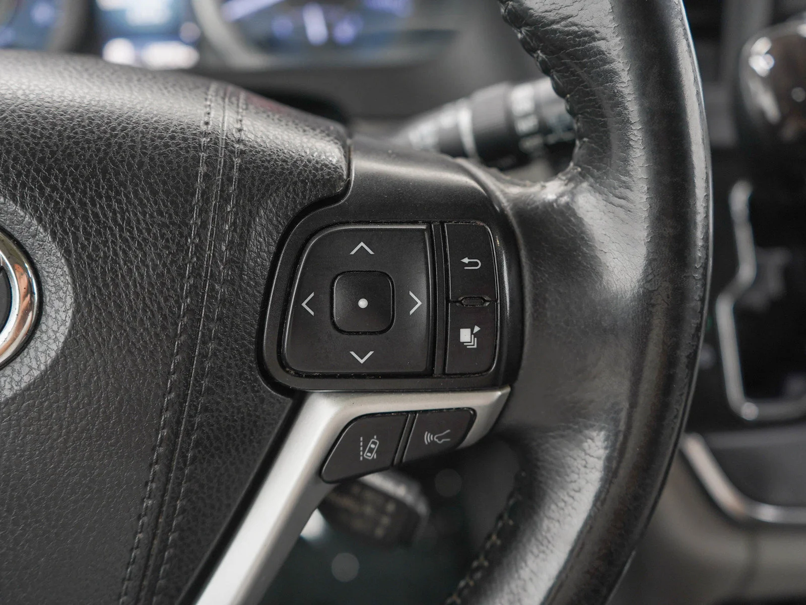 Used 2019 Gray Toyota XLE image 26