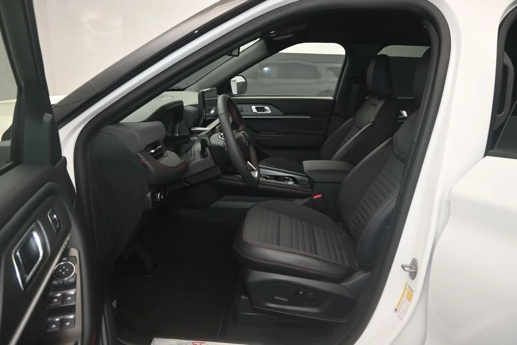 New 2026 Star White Metallic Tri-Coat Ford ST-Line image 16
