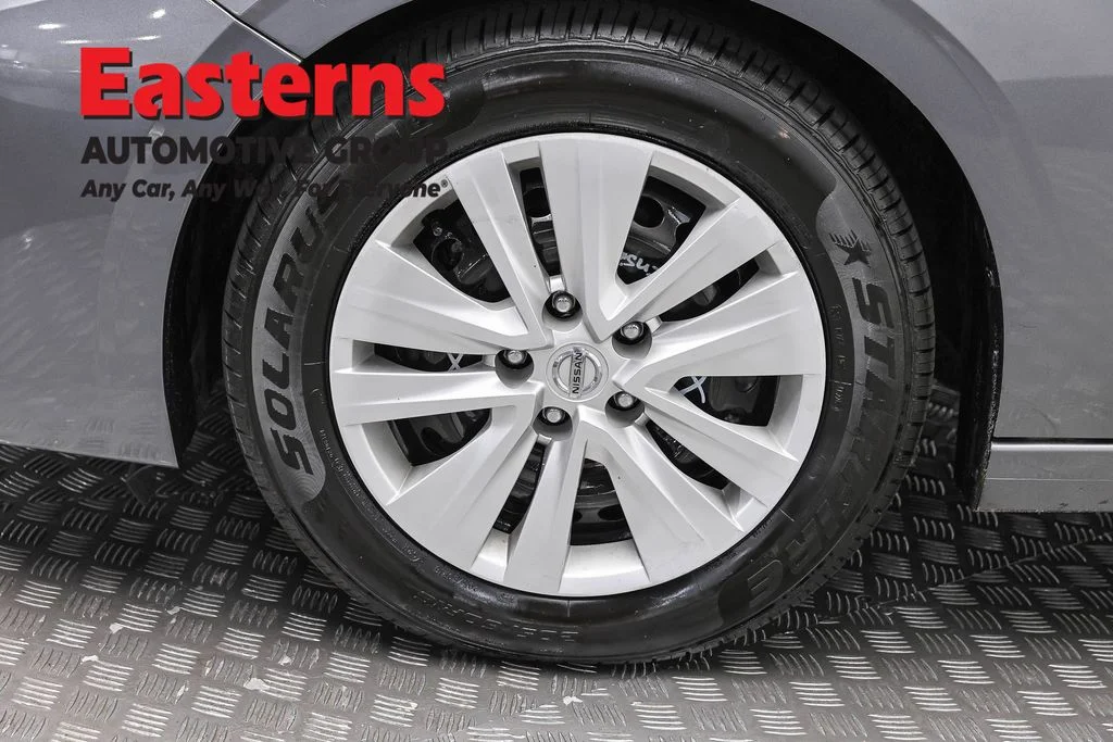 Used 2024 Gray Nissan S image 31