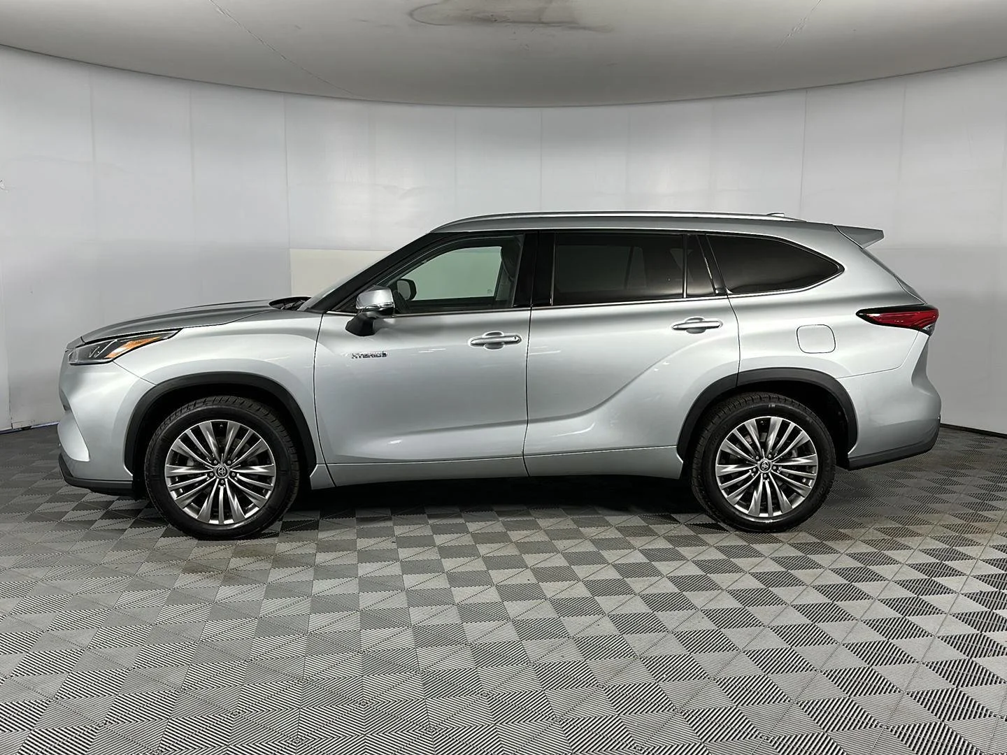 Used 2021 Celestial Silver Metallic Toyota Platinum image 4