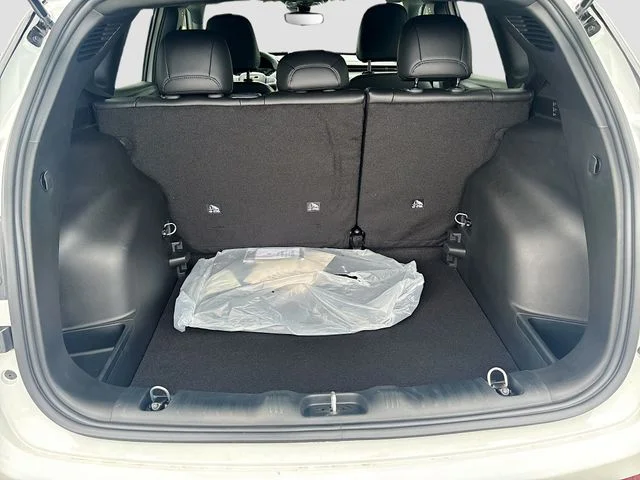 New 2026 Bright White Clearcoat Jeep Latitude image 6