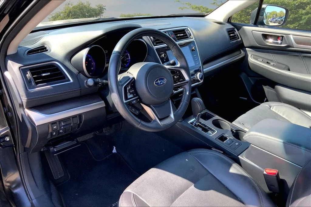 Used 2018 Black Subaru 2.5i image 17