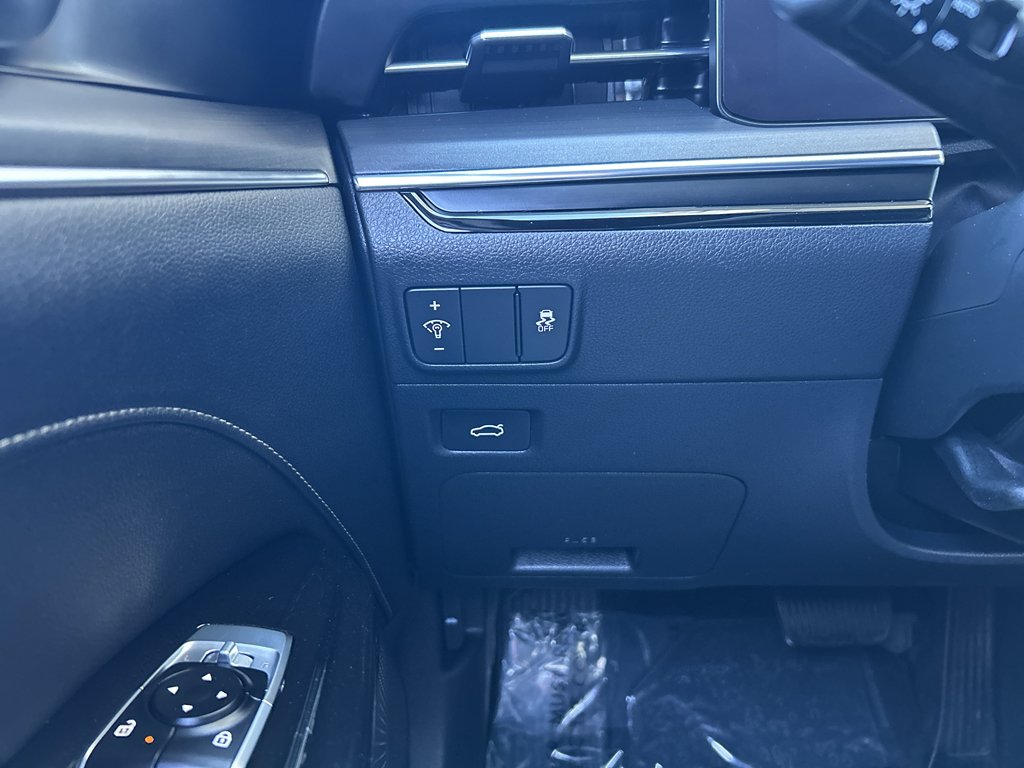 Used 2025 Wolf Gray Kia GT-Line image 26