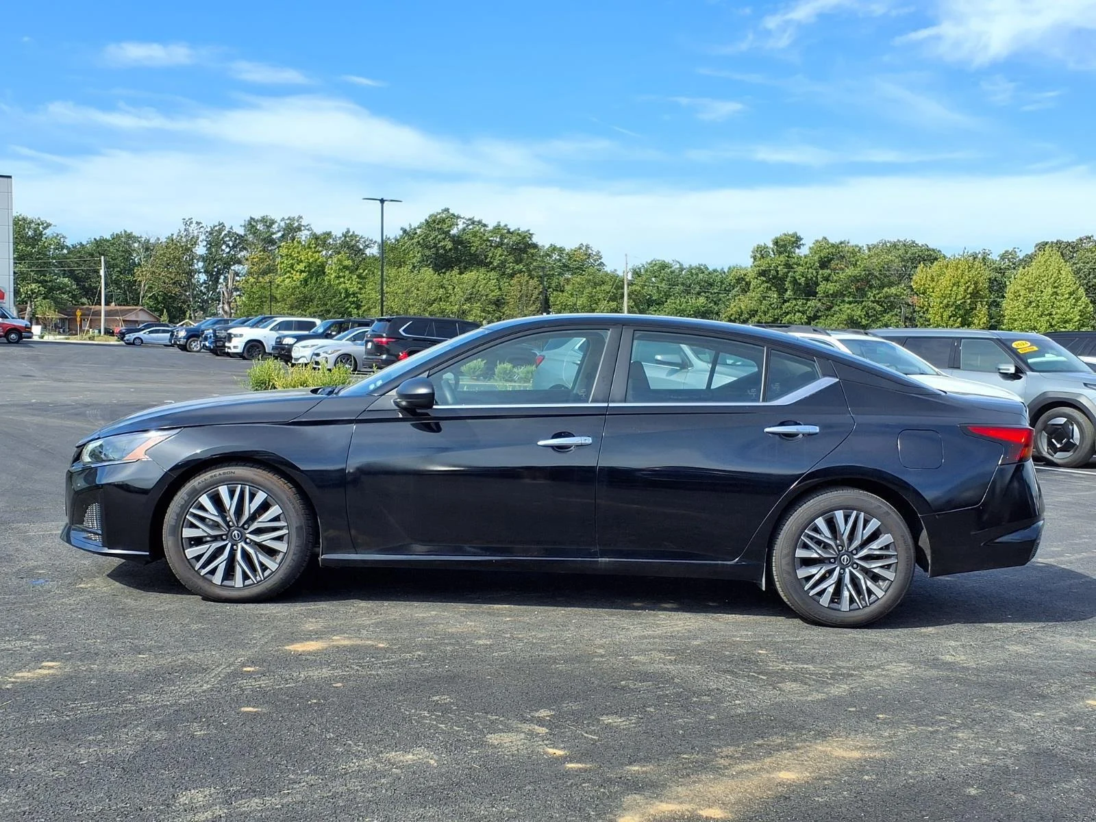Used 2025 Super Black Nissan SV image 20