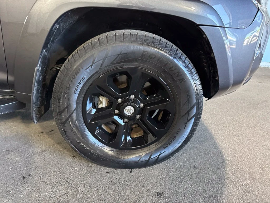 Used 2022 Gray Toyota SR5 image 6