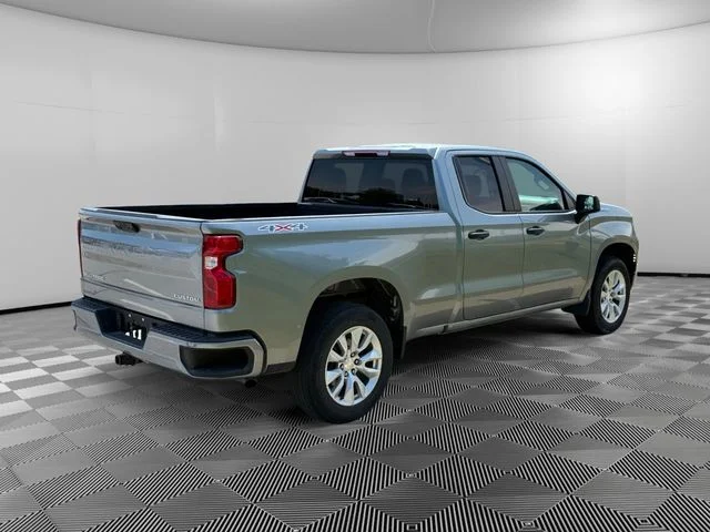 Used 2023 Gray Chevrolet Custom image 5
