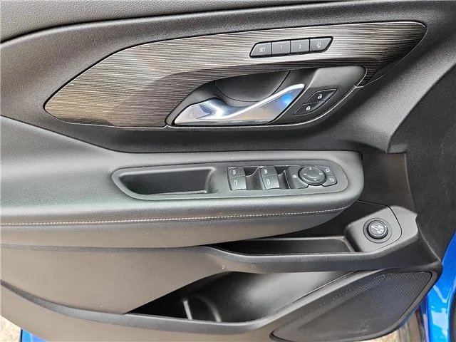 Used 2024 Riptide Metallic GMC SLT Front-Wheel Drive image 12