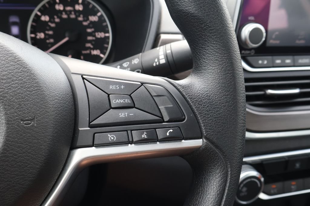 Used 2025 Gray Nissan SV FWD image 17