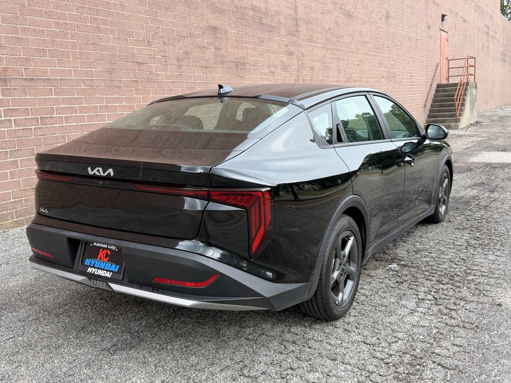 Used 2025 Aurora Black Pearl Kia LXS image 5