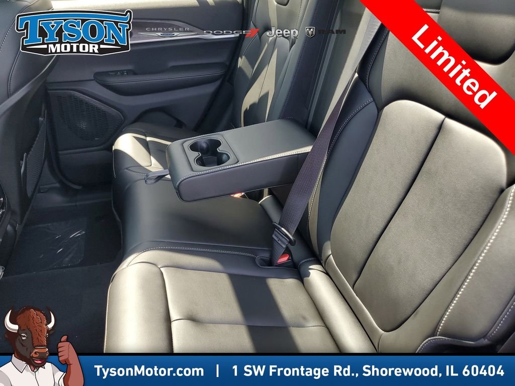 New 2025 Silver Zynith Exterior Paint Jeep Limited image 11