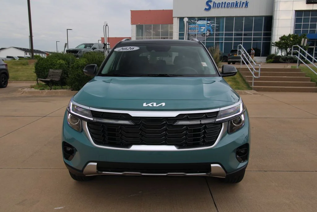 New 2026 Pluton Blue / Black Roof Kia S image 2
