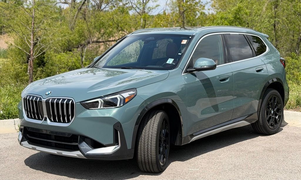 Used 2026 Green BMW xDrive28i image 3