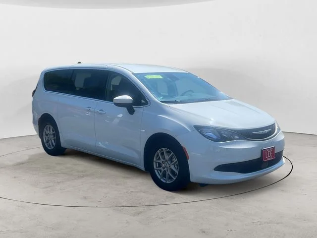 Used 2023 White Chrysler LX image 7