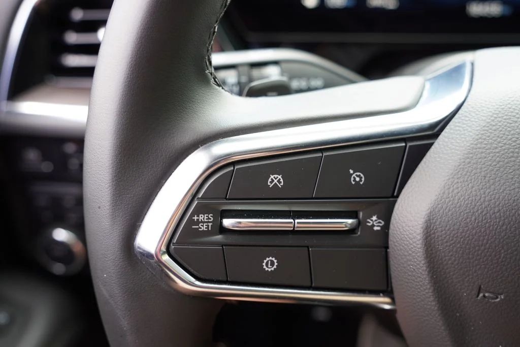 Used 2025 Summit White Chevrolet LT image 36
