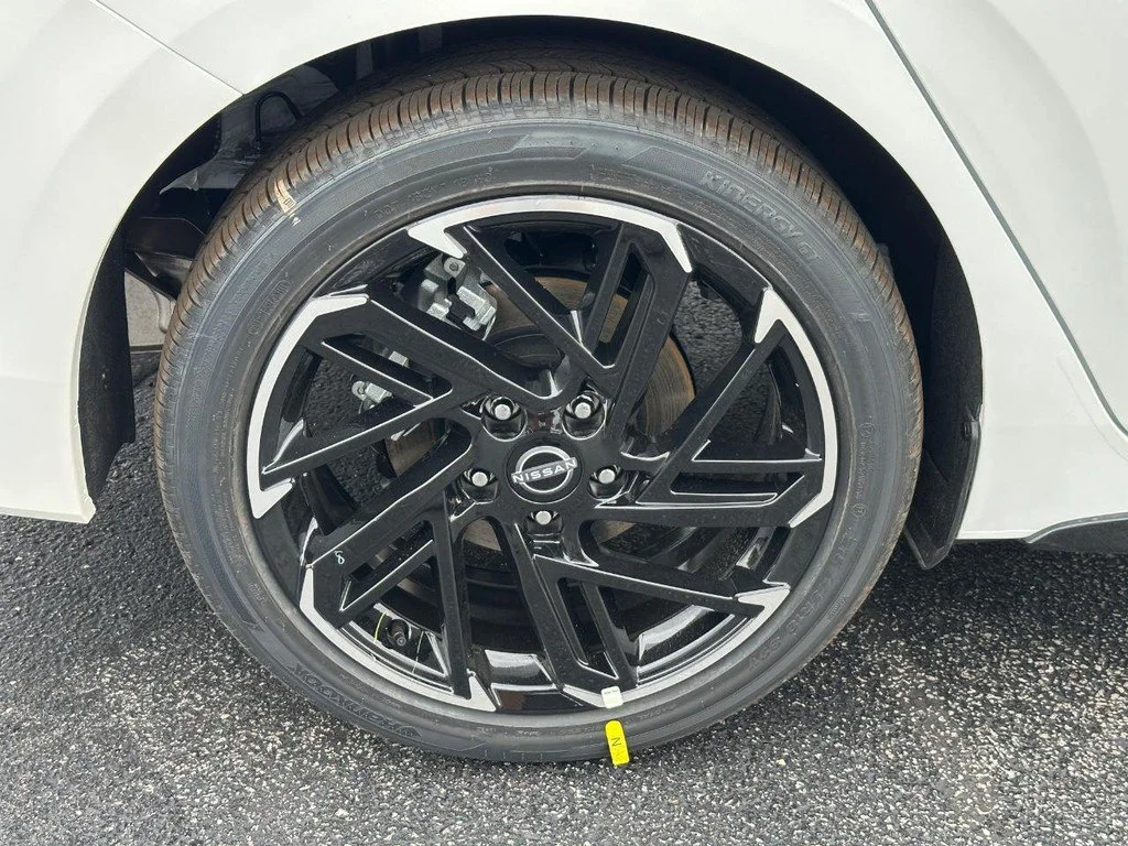 New 2027 Aspen White TriCoat / Super Black Two-tone Nissan SR image 4