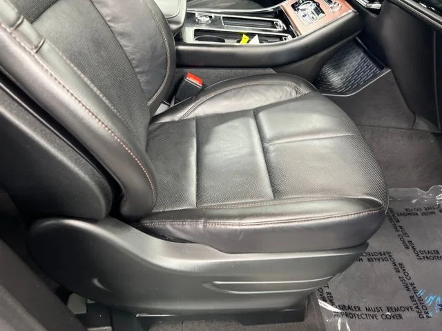 Used 2023 Red Lincoln Reserve image 26