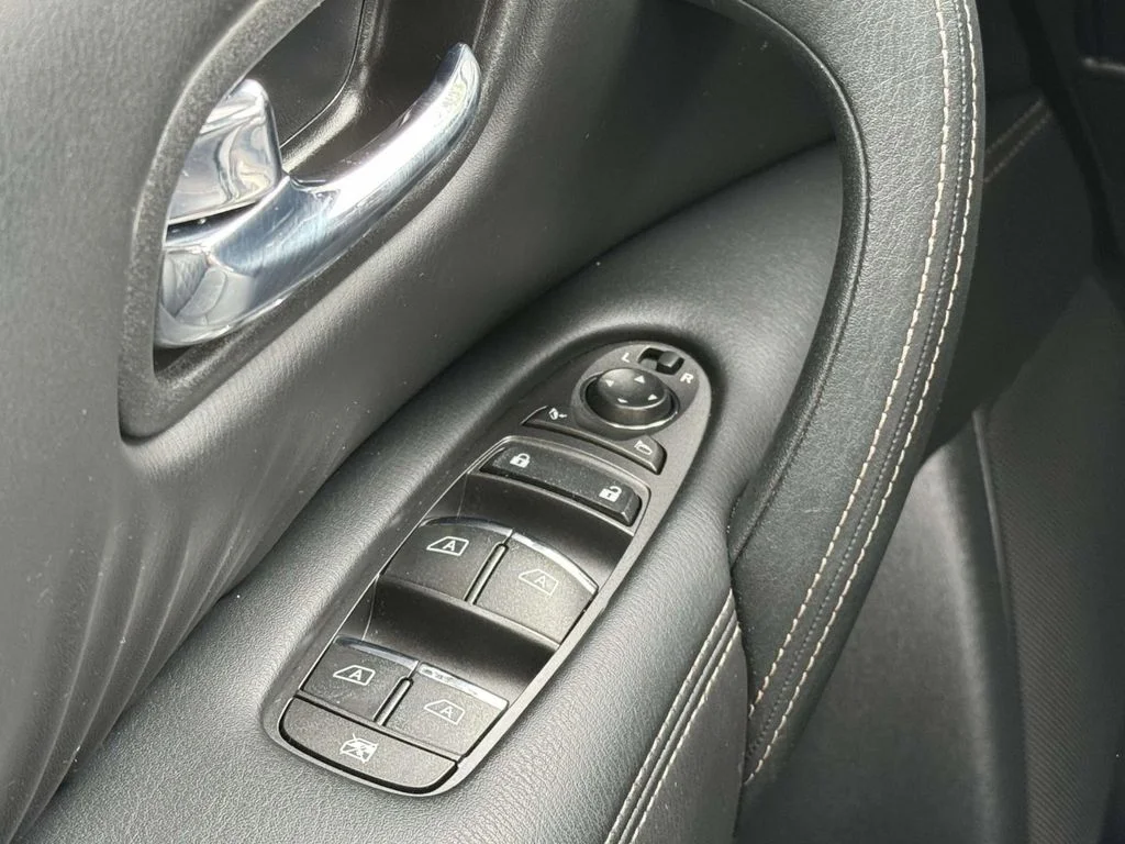 Used 2023 Red Nissan Platinum image 27