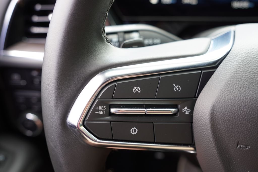 Used 2025 Summit White Chevrolet LT image 36