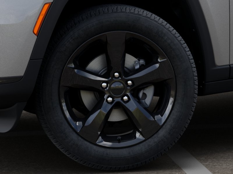New 2025 Silver Zynith Exterior Paint Jeep Altitude X 4x4 image 27